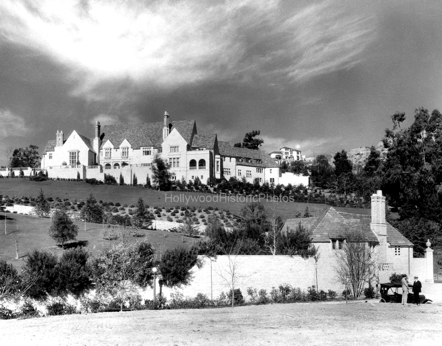 Greystone Mansion 1932 Doheny Estate 905 Loma Vista Drive wm.jpg